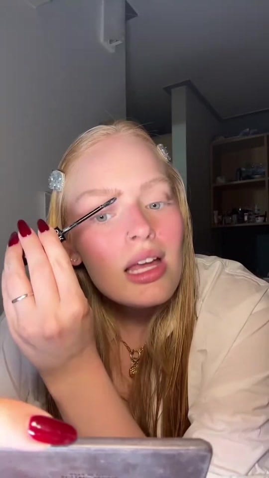 Post 4 by Vivis on TikTok (video)