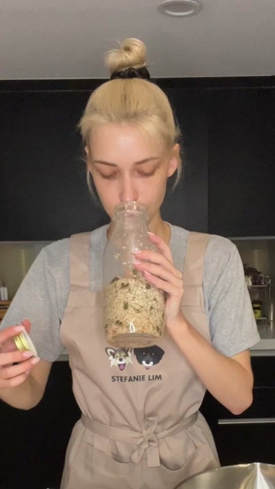Post 5 by Stefanie Michova on TikTok (video)