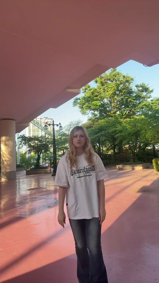 Post 10 by Delly Allen | 알렌 델리 on TikTok (video)