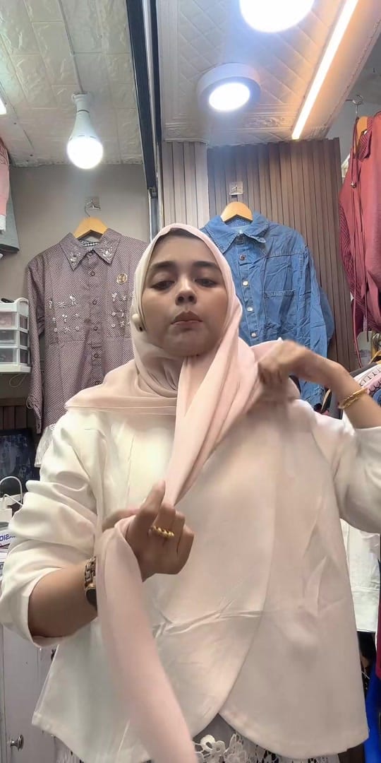 Post 4 by Indah Butterfly Style on TikTok (video)