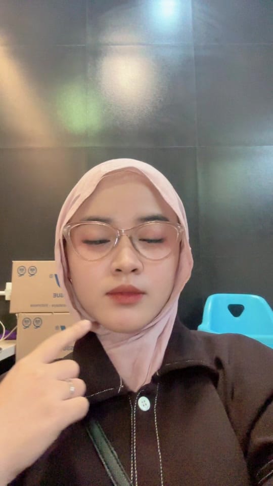 Post 8 by zee and see on TikTok (video)