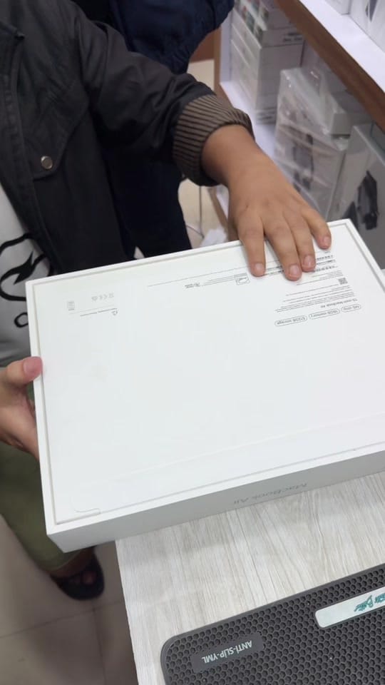 Post 1 by 𝐒𝐚𝐦𝐦𝐲 𝐓𝐫𝐚𝐝𝐞𝐫𝐬 on TikTok (video)