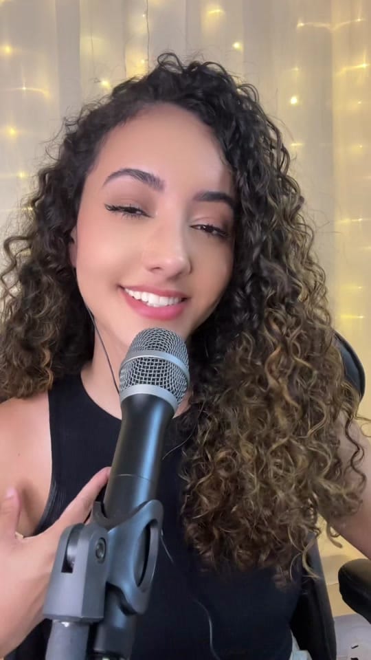 Post 7 by Bia 🎙️🫘 on TikTok (video)