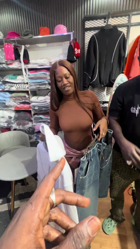 Post 9 by DIAZZ SHOP 221 🛍️ on TikTok (video)