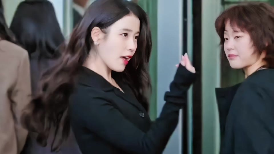 Post 6 by yeoniverse_ on TikTok (video)