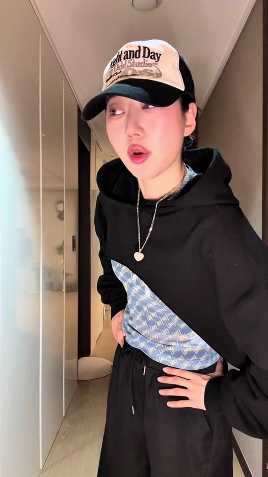 Post 2 by 레이지 on TikTok (video)