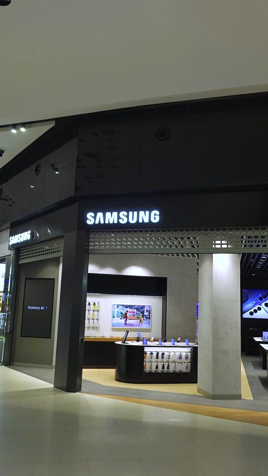 Post 9 by Samsung Experience Store on TikTok (video)