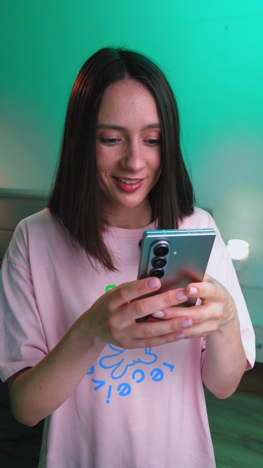 Post 4 by Samsung Experience Store on TikTok (video)