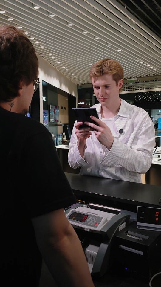 Post 10 by Samsung Experience Store on TikTok (video)