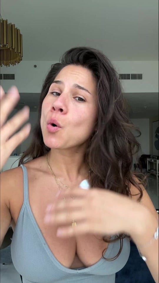 Post 8 by Sara White on TikTok (video)