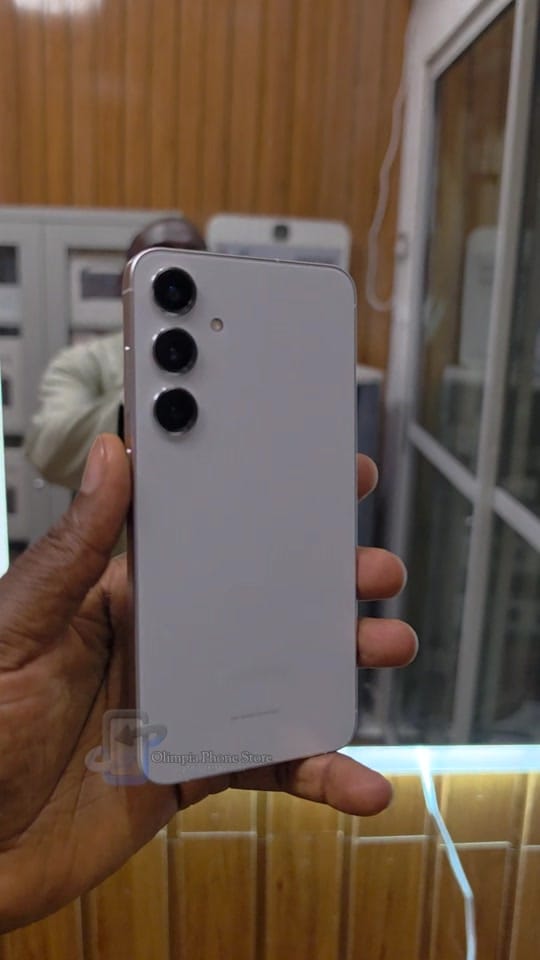 Post 5 by Olimpia Phone store  on TikTok (video)