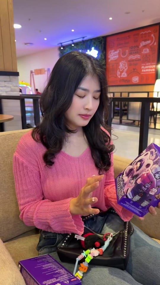 Post 5 by Yadanar Si on TikTok (video)