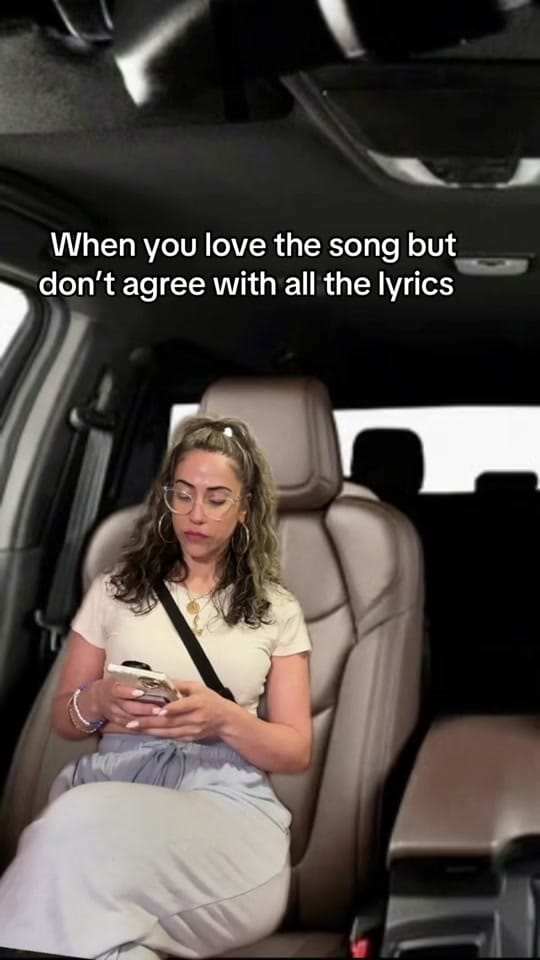 Post 3 by Samantha Santos on TikTok (video)