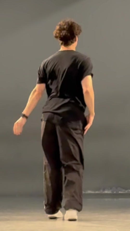 Post 6 by 조나 아키 Jonah Aki on TikTok (video)