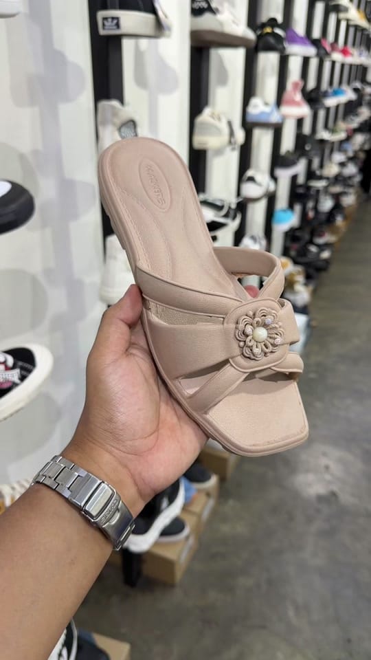 Post 8 by eternal.footwear on TikTok (video)