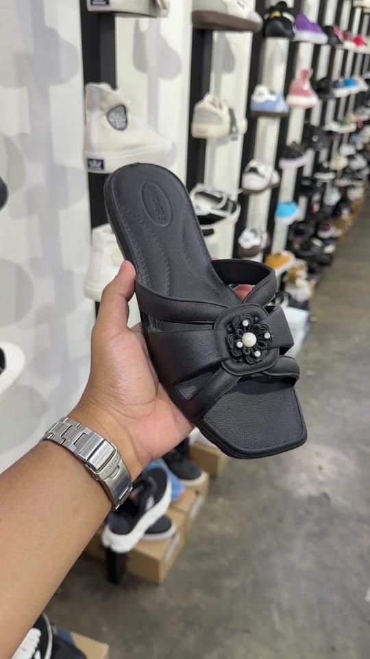 Post 6 by eternal.footwear on TikTok (video)