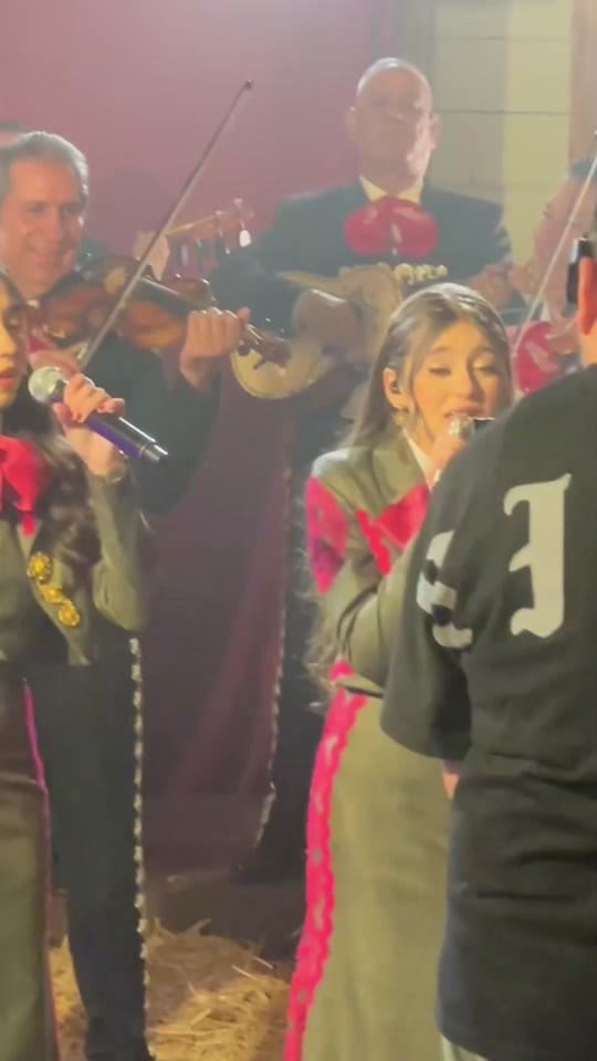 Post 2 by Morena Music Oficial on TikTok (video)