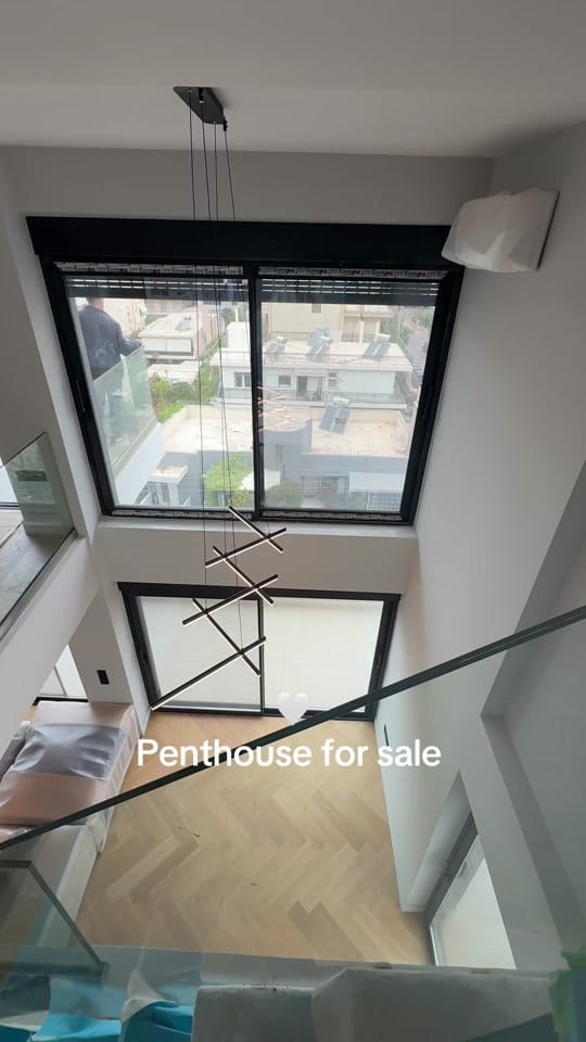 Post 1 by xeniakaramanou on TikTok (video)