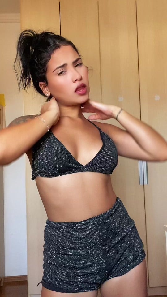 Post 2 by THALITAESTER_ on TikTok (video)