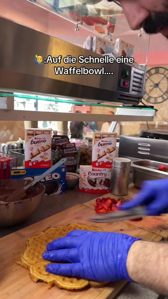 Post 2 by Der Waffelmann on TikTok (video)