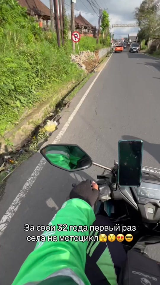 Post 10 by Molly Tem on TikTok (video)