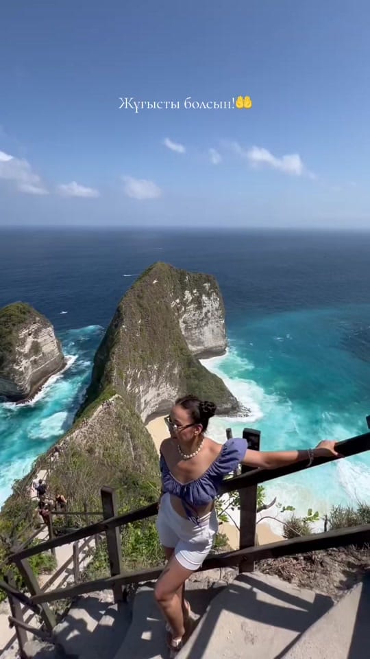 Post 8 by Molly Tem on TikTok (video)