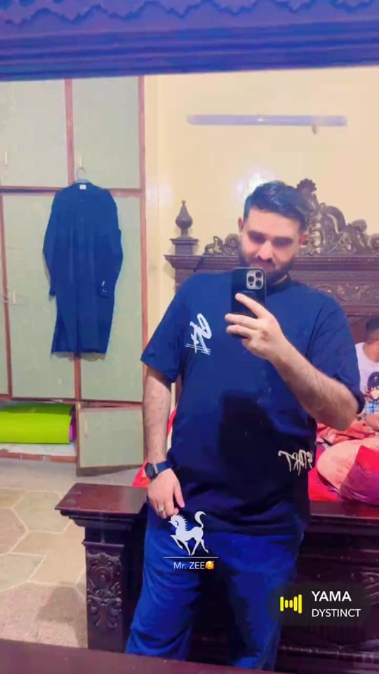 Post 1 by Zeeshan Zee on TikTok (video)