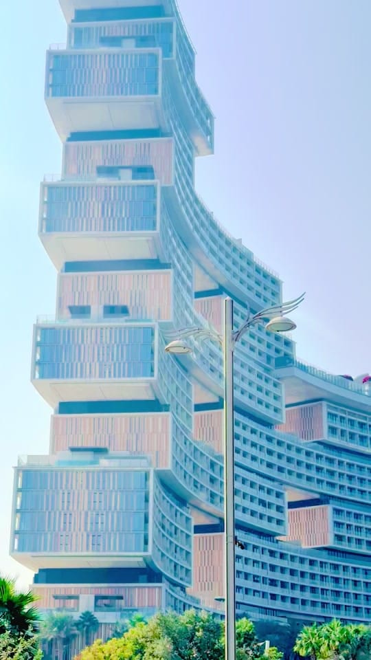 Post 3 by @Amirmalak on TikTok (video)