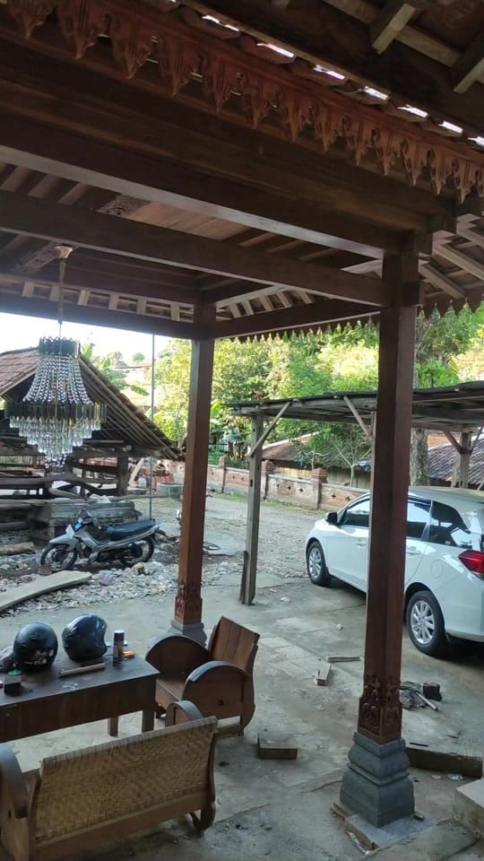 Post 10 by Ndalem Jawi Antique on TikTok (video)