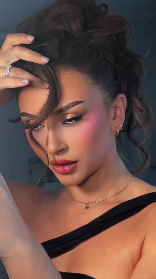 Post 9 by Antigona-MUA on TikTok (video)