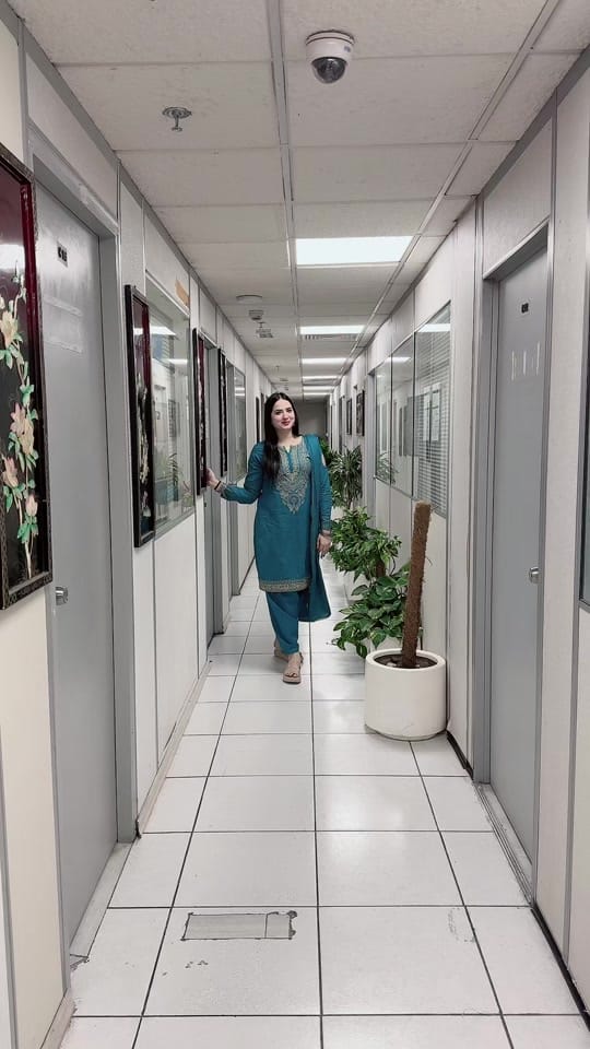 Post 4 by Ayesha on TikTok (video)