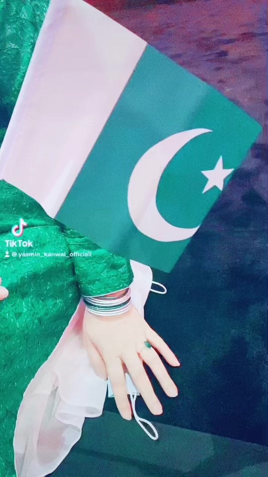 Post 4 by Yasmin kanwal official on TikTok (video)