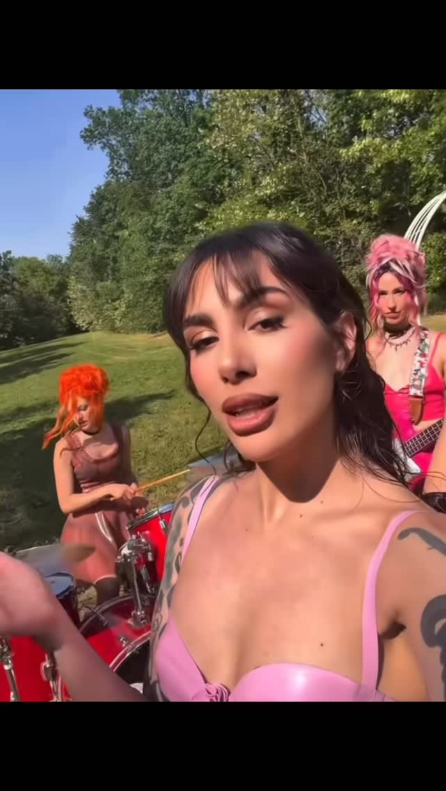 Post 3 by FBLD ~ Francesca Bellingeri Latex Designs on Instagram (video)