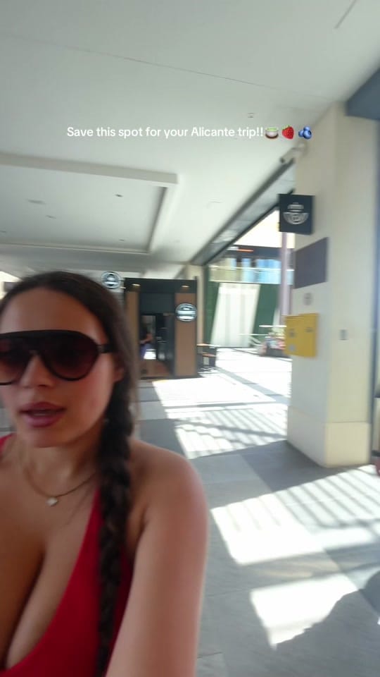 Post 2 by Natalia on TikTok (video)
