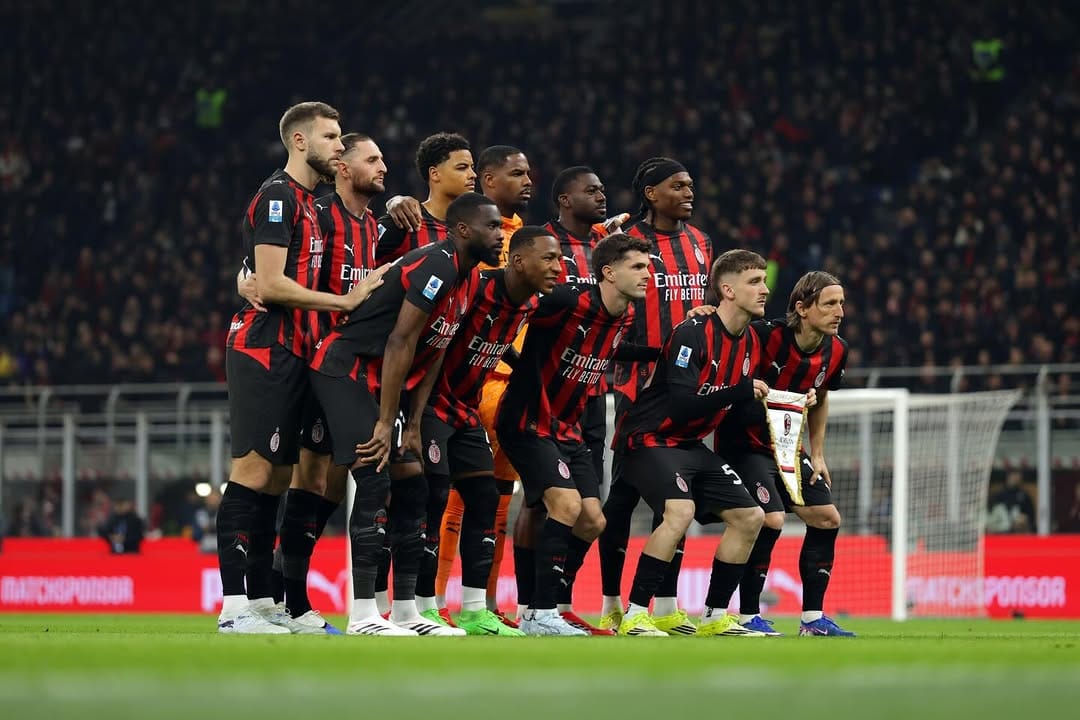 Post 10 by Rafael Leão 1️⃣0️⃣ on Instagram (carousel)