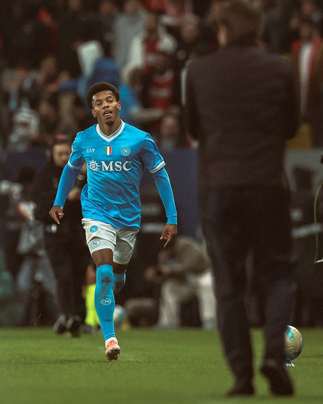 Post 9 by David Neres Campos on Instagram (image)