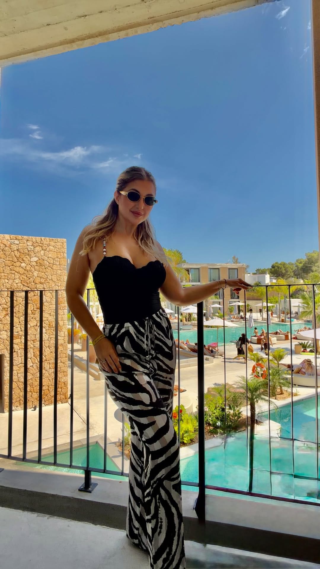 Post 2 by Elisa Liistro on Instagram (video)