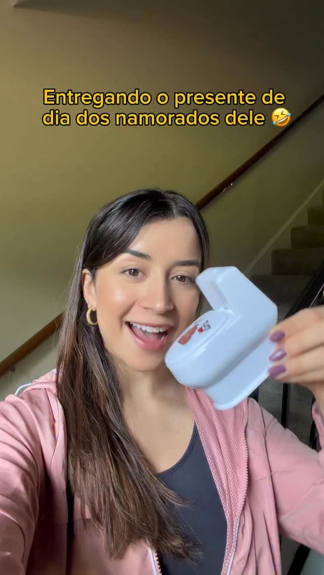 Post 6 by Larissa Oliveira on Instagram (video)