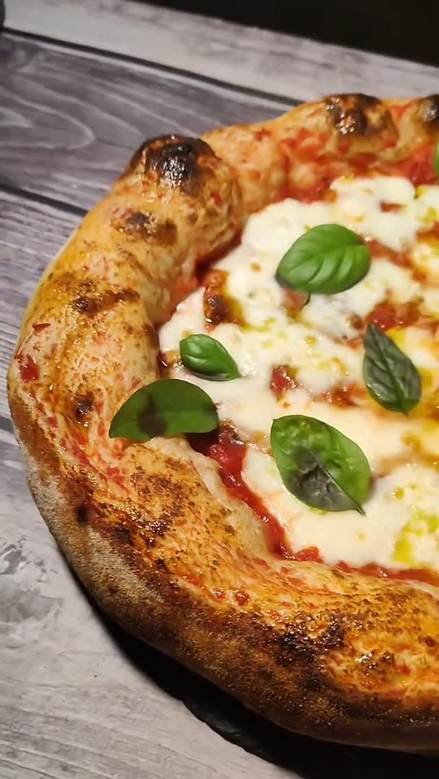 Post 2 by Manuela Santobuono on Instagram (video)