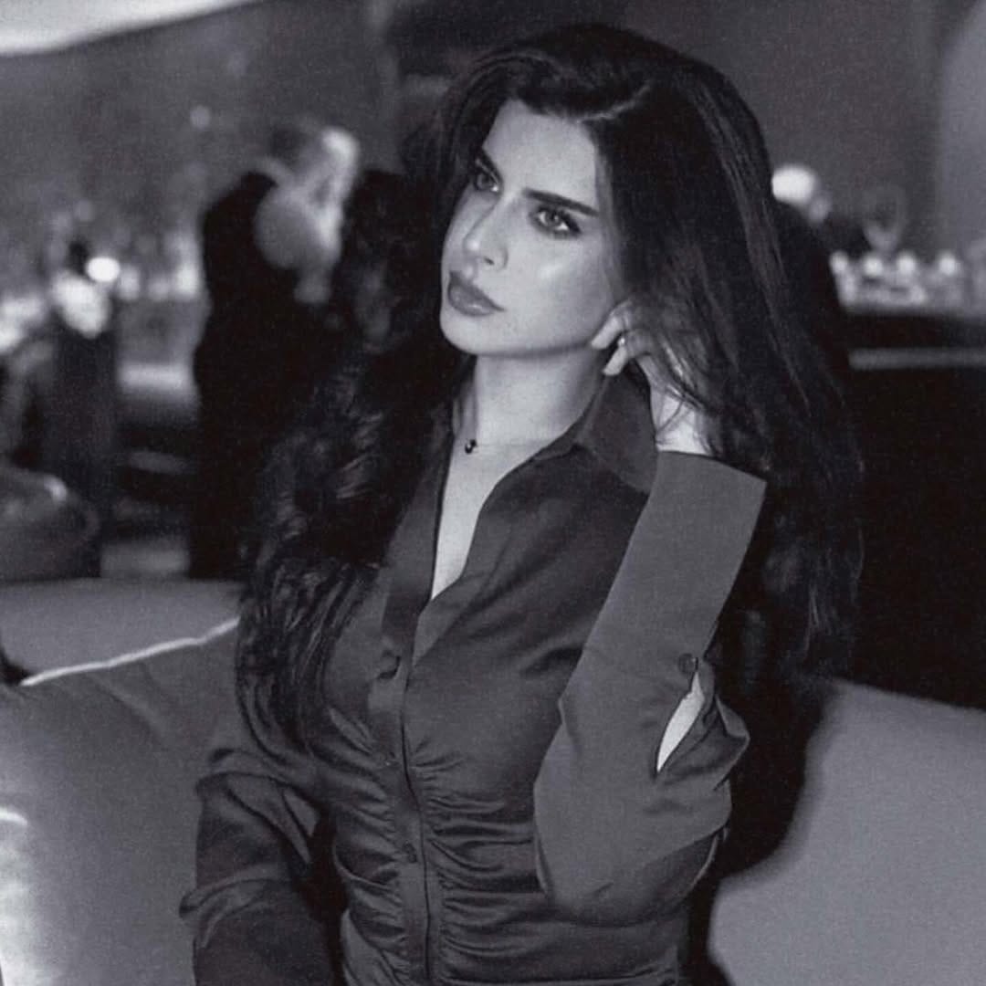 Post 8 by Hanan حنان on Instagram (carousel)