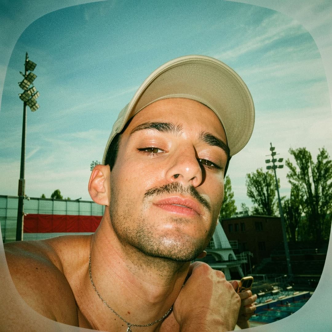 Post 2 by Vale ✨ on Instagram (image)