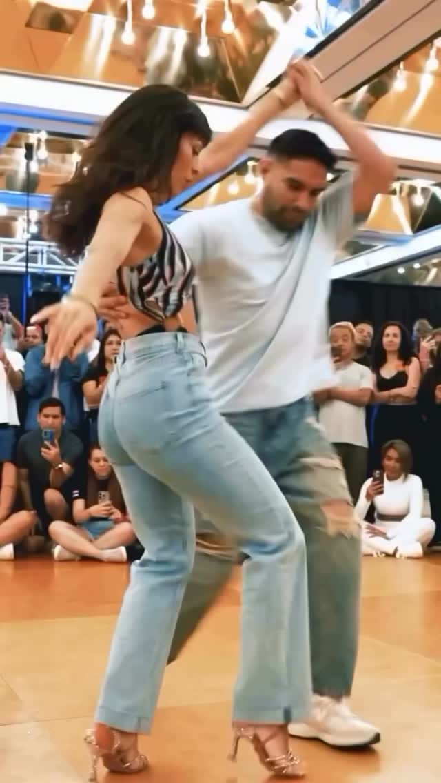 Post 7 by 🆁🅾🅼🅰  🅱🅰🅲🅷🅰🆃🅰  🆂🆈🅼🅿🅾🆂🅸🆄🅼 on Instagram (video)