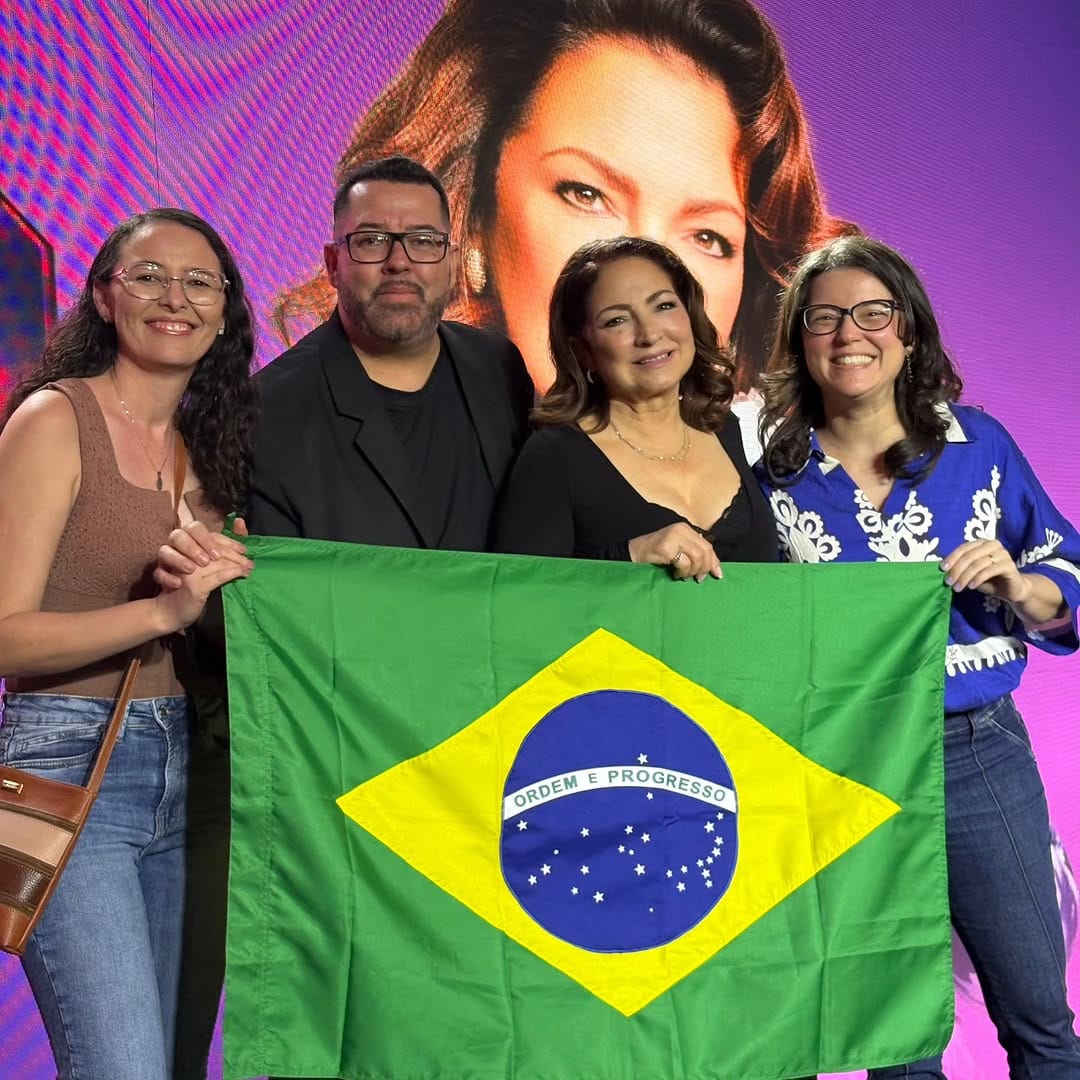 Post 10 by Gloria Estefan Brasil | Fan Account on Instagram (carousel)
