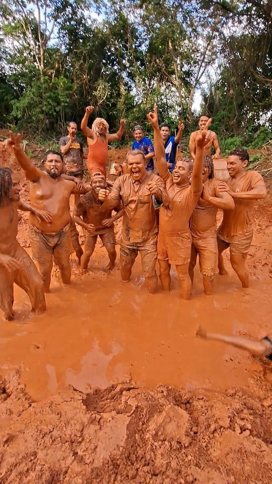 Post 9 by Fundo de Quintal OFC on Instagram (video)