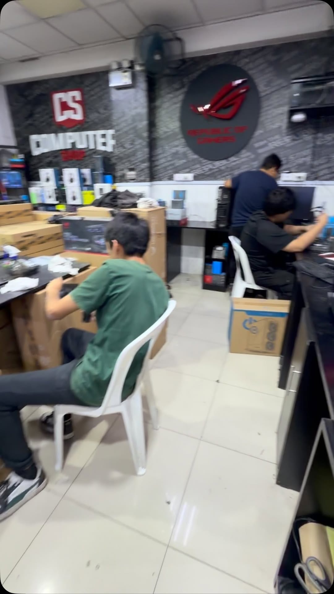 Post 2 by Piero Romero on Instagram (video)