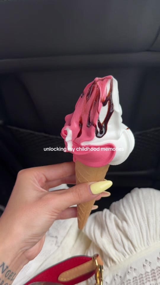 Post 7 by Rudina on TikTok (video)