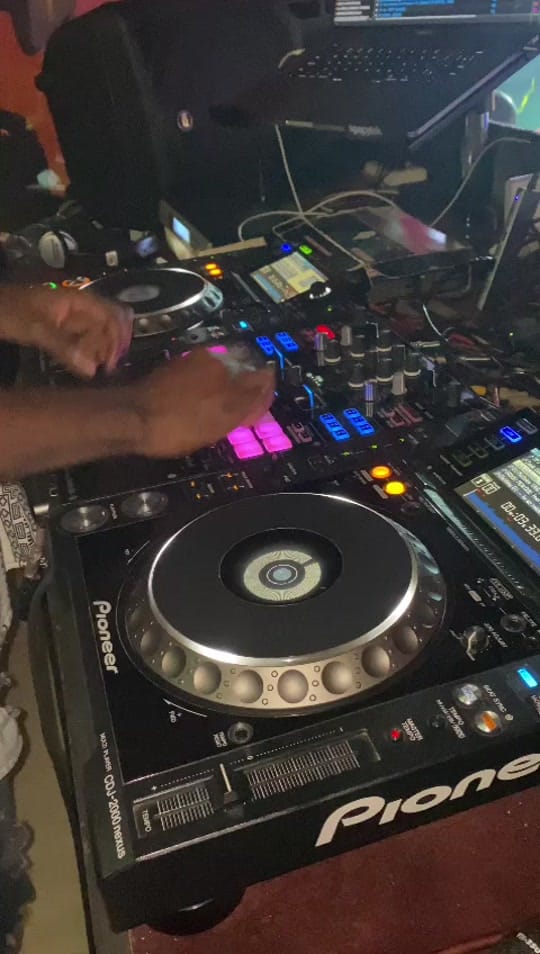 Post 10 by djsisqomix on TikTok (video)