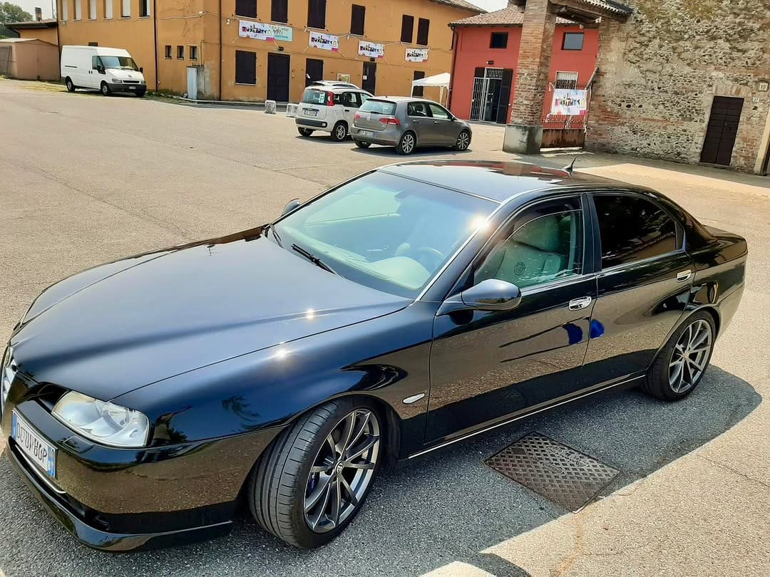 Post 4 by EB Motors - Classic & Youngtimer on Instagram (carousel)