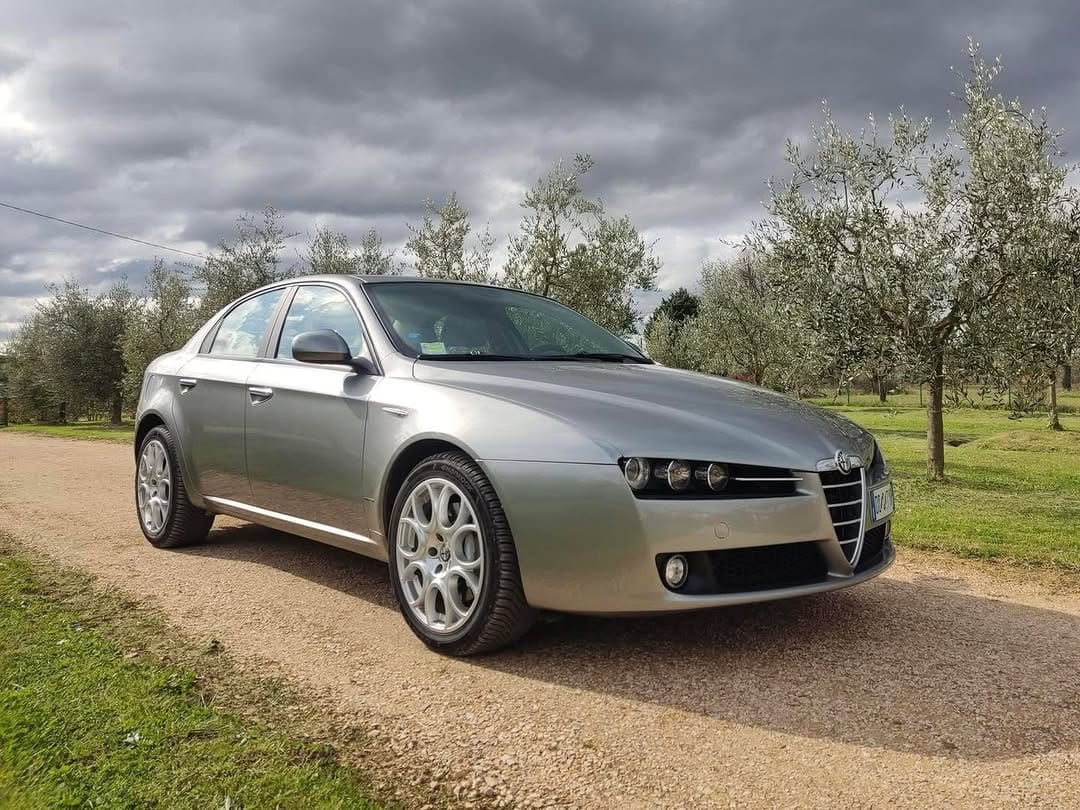 Post 8 by EB Motors - Classic & Youngtimer on Instagram (carousel)