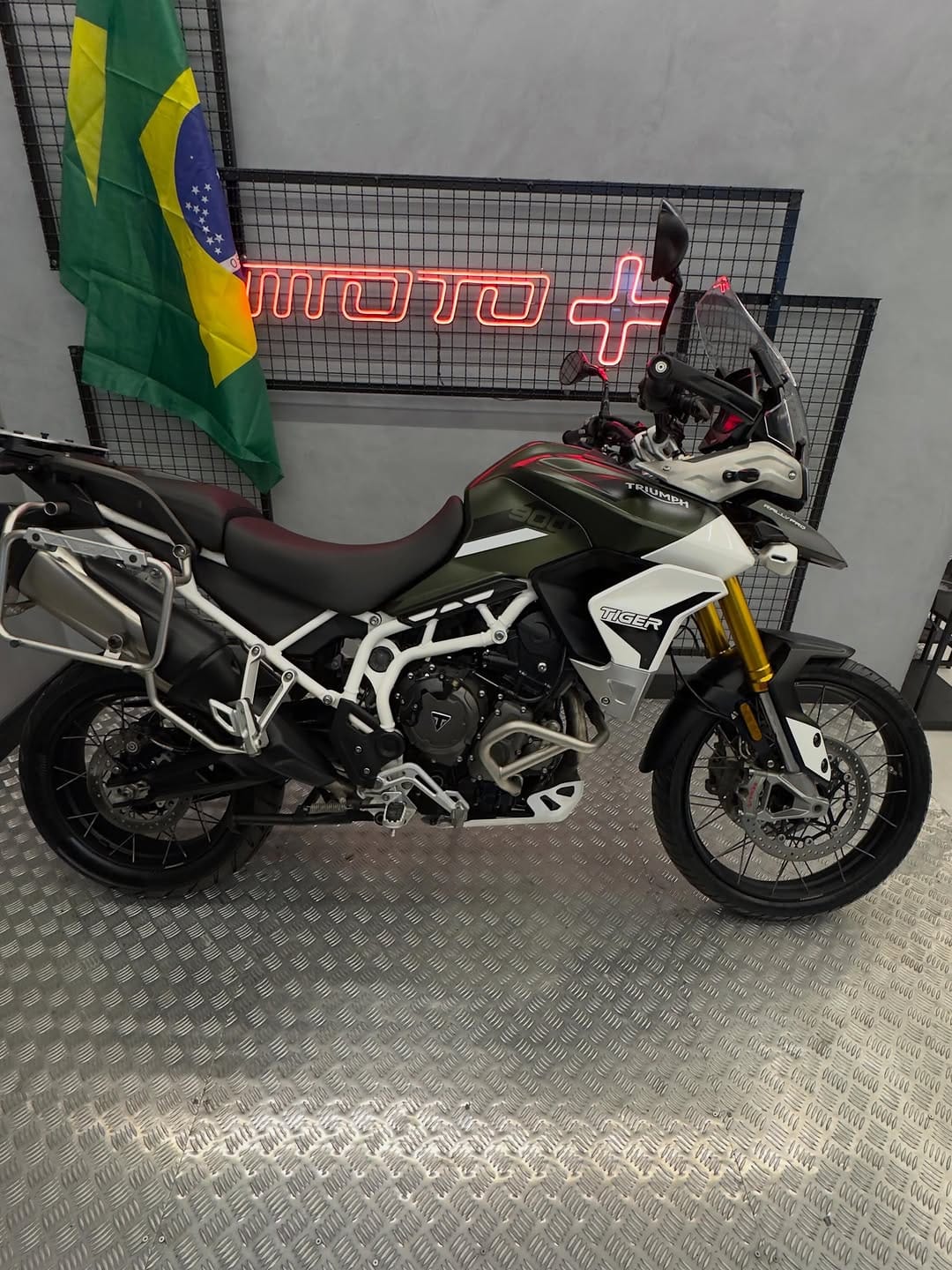 Post 2 by MotoMais Teresopolis on Instagram (carousel)